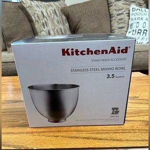New in Box! Stainless steel mixing bowl for the 3.5qt stand mixers